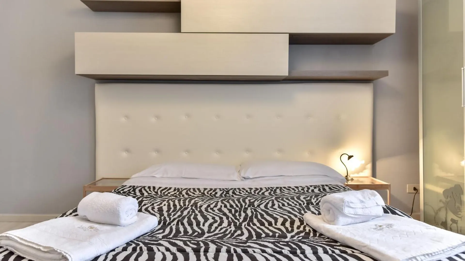 Aparthotel Le Camere Di Fontana Rome